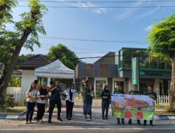 Pegadaian Ketuk Pintu Langit, Berbagi Makanan di Lima Wilayah
