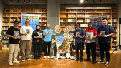 JNE dan Penerbit Grasindo Angkat Kisah Kurir dalam Komik Pengantar Kebahagiaan