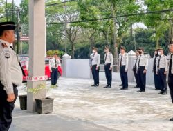 Bapas Kelas I Palangka Raya Melaksanakan Penyematan Tanda Kenaikan Pangkat dan Penghargaan Pegawai Teladan