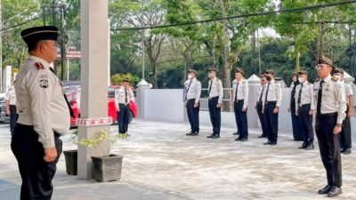Bapas Kelas I Palangka Raya Melaksanakan Penyematan Tanda Kenaikan Pangkat dan Penghargaan Pegawai Teladan