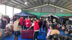 PDI Perjuangan Salurkan Bantuan Logistik untuk Pengungsi Sinabung