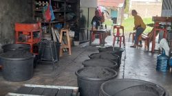 Dari Batok Kelapa ke Lapangan Kerja: Mimpi Rahmat yang Terganjal Modal