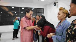“Saya Cuma Jual Kerupuk dan Cuci Piring, Pak!”