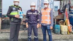 Antisipasi Kabut Asap Karhutla, PT Prima Multi Terminal Bagikan Masker kepada Pegawai